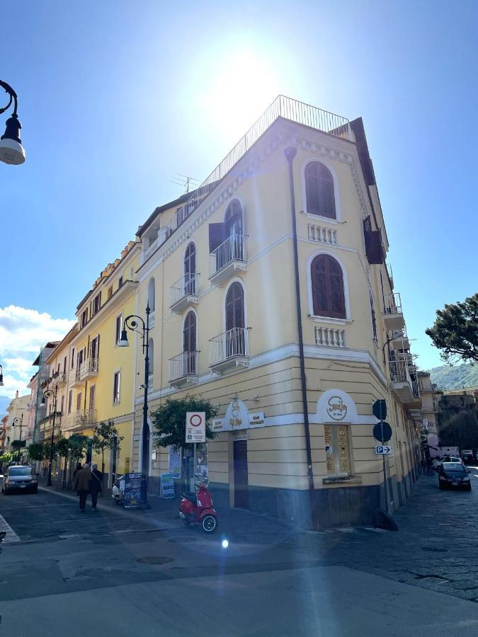 Sorrento Street View Hotel Bagian luar foto