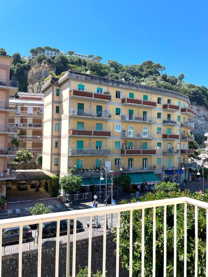 Sorrento Street View Hotel Bagian luar foto