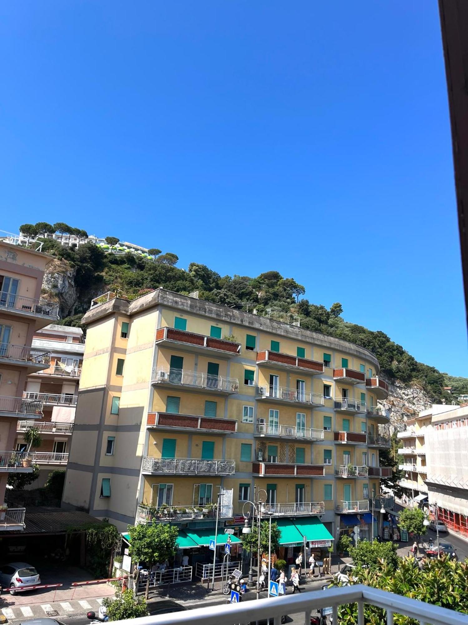 Sorrento Street View Hotel Bagian luar foto