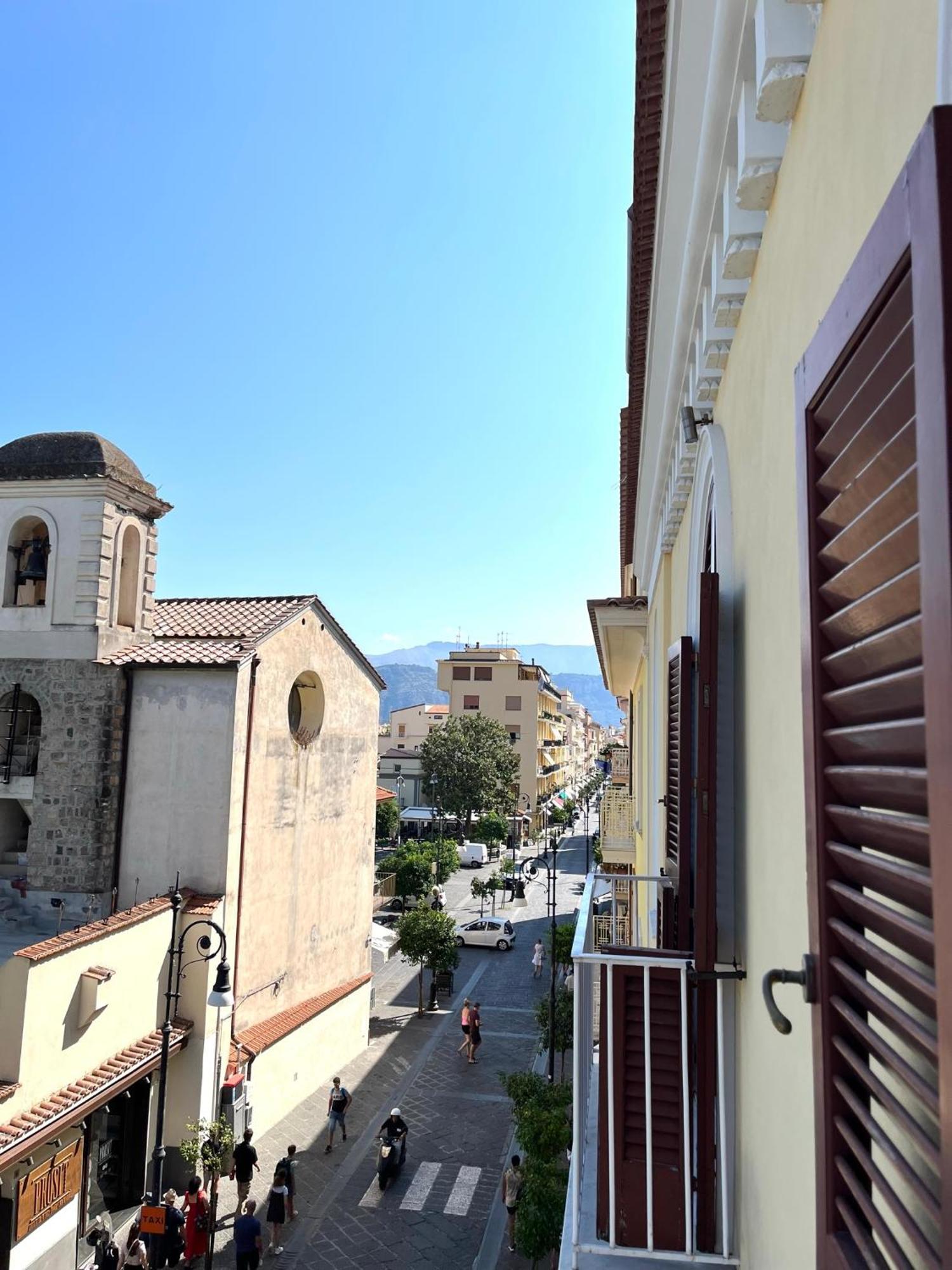 Sorrento Street View Hotel Bagian luar foto